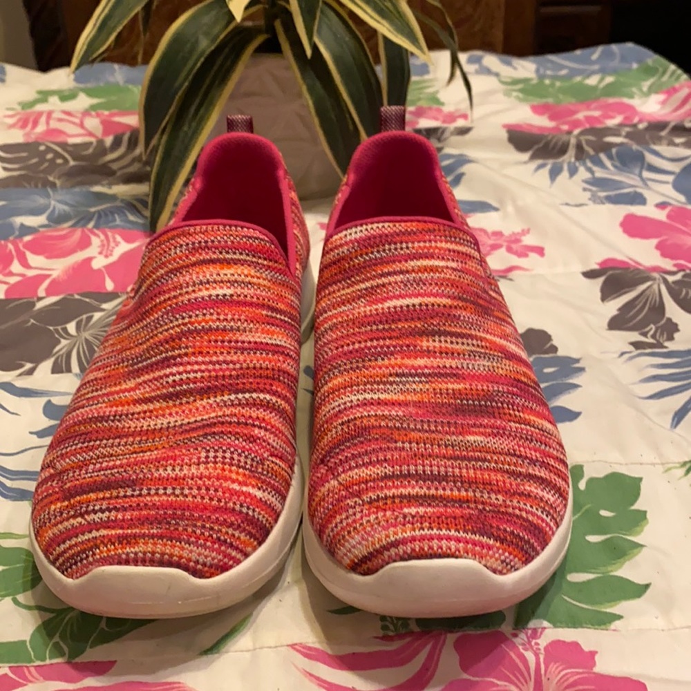 Walking shoes, in good condition. Very Comfortable